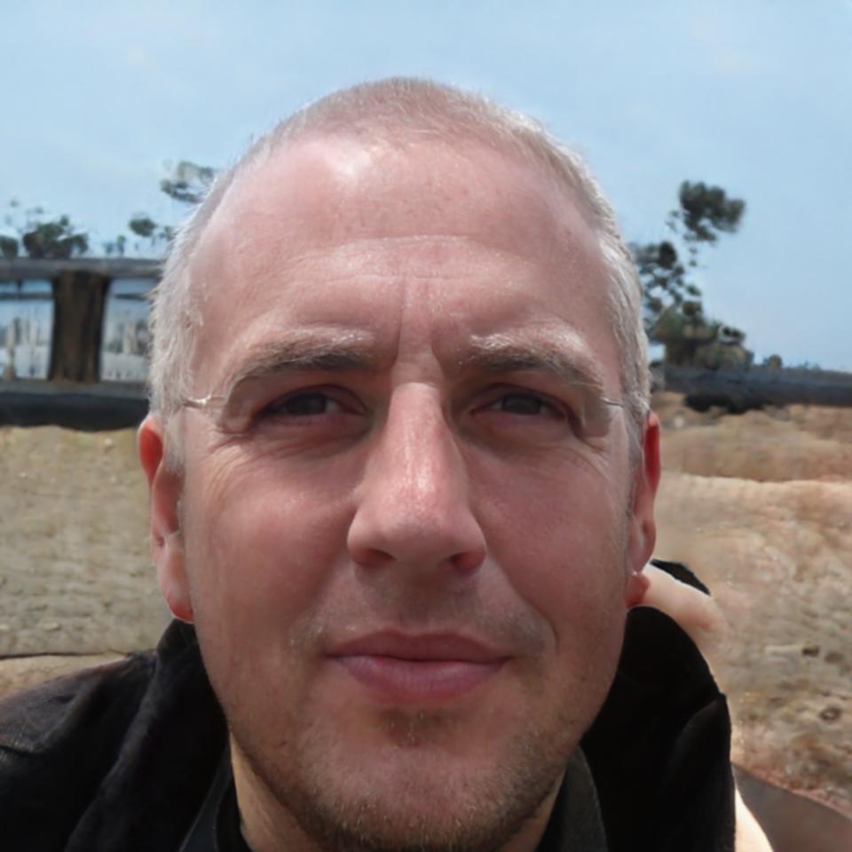 Carlos Mendoza - Fundador y Director